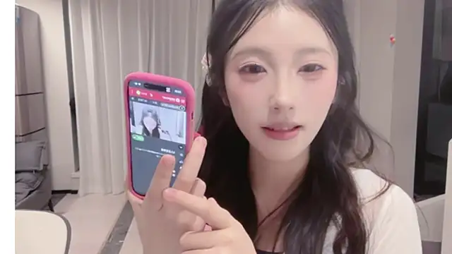 Snapshot of ZhaoZhao-ZM chatting on November 18, 2025, 2:32 pm ZhaoZhao-ZM online show from November 18, 2025, 2:32 pm