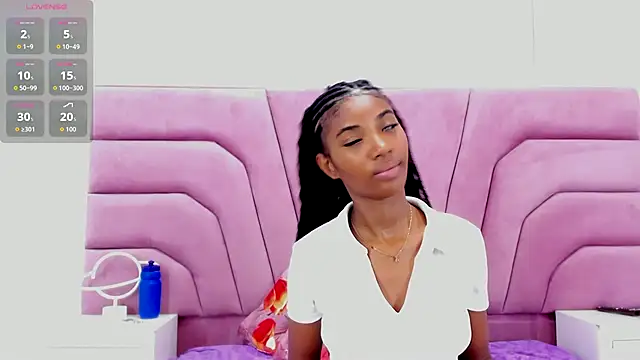 Snapshot of MarianRosse chatting on October 6, 2025, 8:06 pm MarianRosse online show from October 6, 2025, 8:06 pm