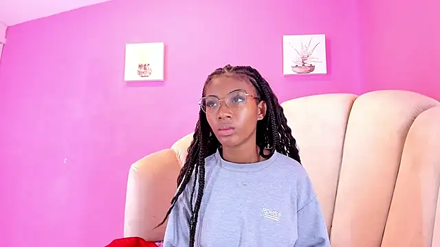 Snapshot of MarianRosse chatting on October 11, 2025, 6:06 pm MarianRosse online show from October 11, 2025, 6:06 pm