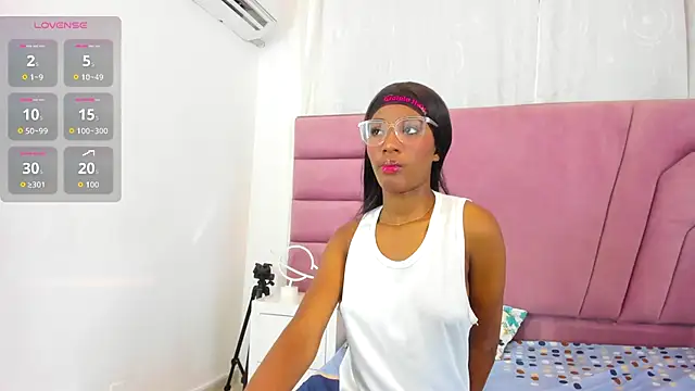 Snapshot of MarianRosse chatting on November 12, 2025, 9:36 pm MarianRosse online show from November 12, 2025, 9:36 pm