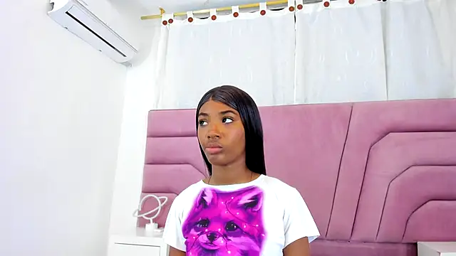 Snapshot of MarianRosse chatting on November 13, 2025, 9:36 pm MarianRosse online show from November 13, 2025, 9:36 pm