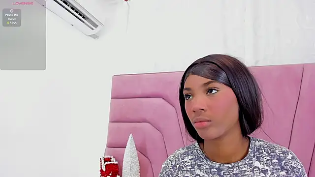 Snapshot of MarianRosse chatting on November 26, 2025, 8:21 pm MarianRosse online show from November 26, 2025, 8:21 pm