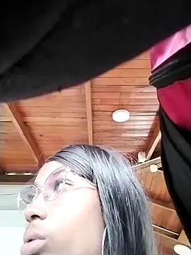 Snapshot of MarianRosse chatting on November 30, 2025, 4:33 pm MarianRosse online show from November 30, 2025, 4:33 pm