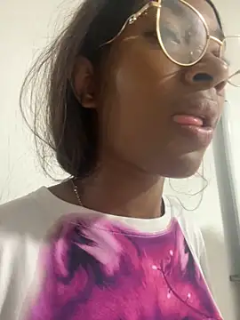 Snapshot of MarianRosse chatting on December 4, 2025, 2:04 pm MarianRosse online show from December 4, 2025, 2:04 pm