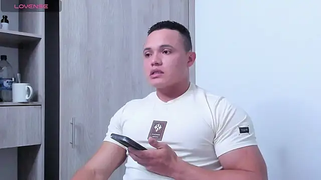 KingLevi01 online show from October 22, 2025, 10:42 pm