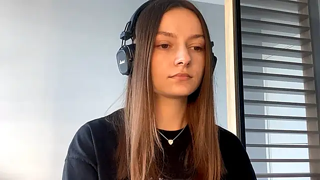 Snapshot of SoulHiperAgne_ chatting on September 22, 2025, 11:45 am SoulHiperAgne online show from September 22, 2025, 11:45 am