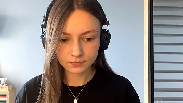 Snapshot of SoulHiperAgne_ chatting on October 1, 2025, 12:11 pm SoulHiperAgne online show from October 1, 2025, 12:11 pm