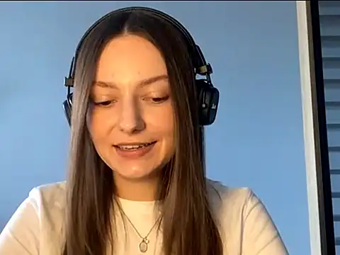 Snapshot of SoulHiperAgne_ chatting on October 6, 2025, 1:08 pm SoulHiperAgne online show from October 6, 2025, 1:08 pm