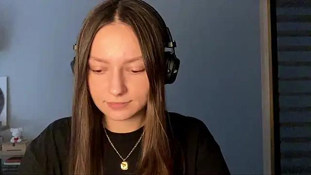 Snapshot of SoulHiperAgne_ chatting on October 17, 2025, 1:03 pm SoulHiperAgne online show from October 17, 2025, 1:03 pm