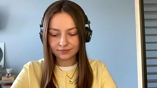 Snapshot of SoulHiperAgne_ chatting on October 18, 2025, 1:34 pm SoulHiperAgne online show from October 18, 2025, 1:34 pm