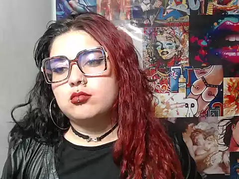 Snapshot of Curvy-Queen chatting on September 25, 2025, 3:43 am Curvy-Queen online show from September 25, 2025, 3:43 am