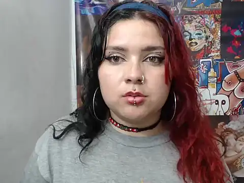 Snapshot of Curvy-Queen chatting on October 9, 2025, 3:15 am Curvy-Queen online show from October 9, 2025, 3:15 am
