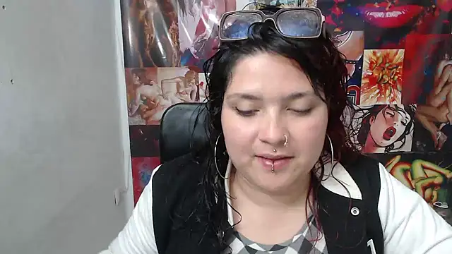 Snapshot of Curvy-Queen chatting on October 11, 2025, 9:57 pm Curvy-Queen online show from October 11, 2025, 9:57 pm