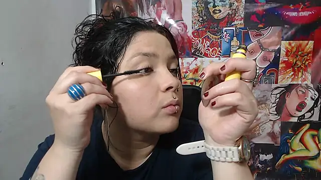 Snapshot of Curvy-Queen chatting on October 14, 2025, 7:58 pm Curvy-Queen online show from October 14, 2025, 7:58 pm