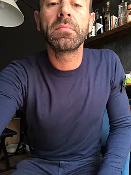 Snapshot of MatteoDom85 chatting on September 30, 2025, 7:57 am MatteoDom85 online show from September 30, 2025, 7:57 am