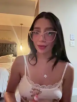 Snapshot of Min_junn chatting on November 15, 2025, 11:32 pm Min junn online show from November 15, 2025, 11:32 pm