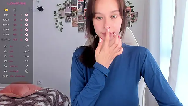 Snapshot of _Alissaa chatting on October 1, 2025, 2:12 pm  Alissaa online show from October 1, 2025, 2:12 pm