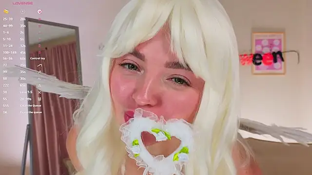 OliviaKis  online show from October 26, 2025, 7:25 am