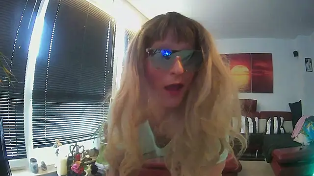 hellgirl1980 online show from October 20, 2025, 10:38 am