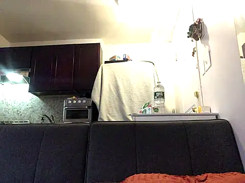 littyleesh1 online show from September 28, 2025, 11:48 am