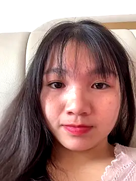 Emlyly-18 online show from December 14, 2025, 5:13 am