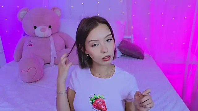 Snapshot of LumMina chatting on September 13, 2025, 9:53 am LumMina online show from September 13, 2025, 9:53 am