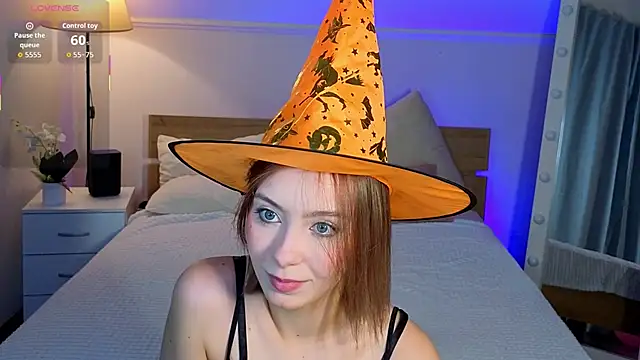 Snapshot of LumMina chatting on November 3, 2025, 9:54 am LumMina online show from November 3, 2025, 9:54 am