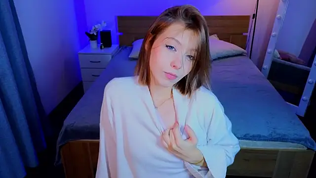 Snapshot of LumMina chatting on December 4, 2025, 10:02 am LumMina online show from December 4, 2025, 10:02 am