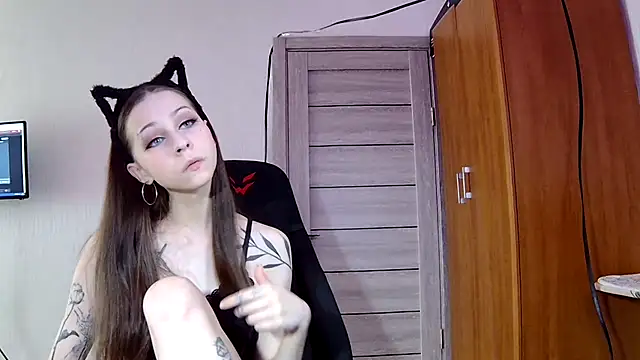 Snapshot of AsahyKourr chatting on November 21, 2025, 1:15 am AsahyKourr online show from November 21, 2025, 1:15 am