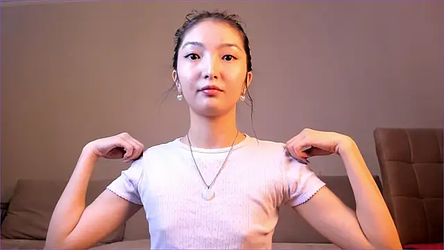 Snapshot of nooniemoon chatting on October 5, 2025, 8:34 am nooniemoon online show from October 5, 2025, 8:34 am