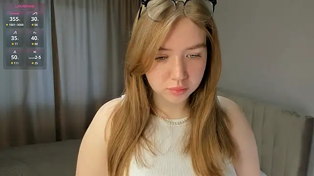 Snapshot of AlinaSollman chatting on September 24, 2025, 4:16 am AlinaSollman online show from September 24, 2025, 4:16 am
