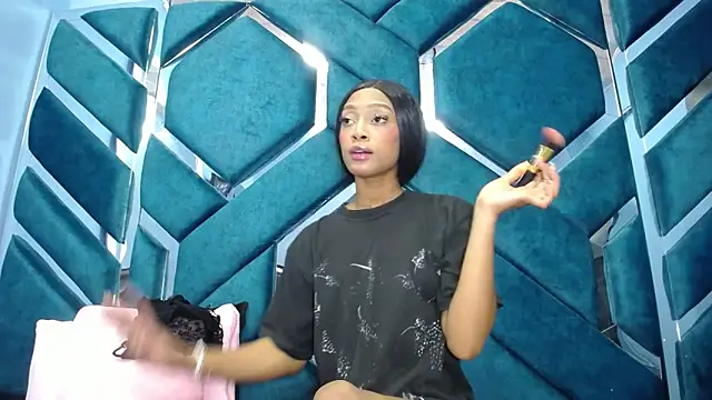 Lea Sweetly online show from October 18, 2025, 1:01 pm