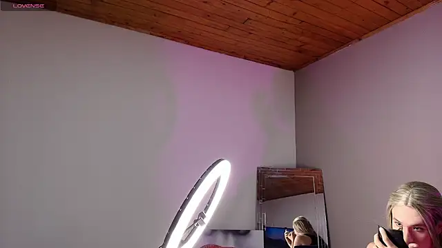 Electra Gosselin online show from October 31, 2025, 3:18 am