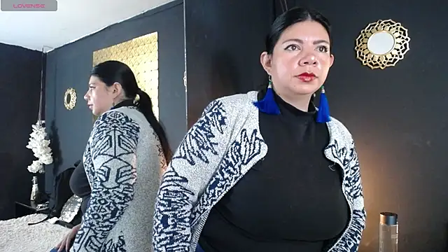 kinky momm online show from October 10, 2025, 1:43 pm