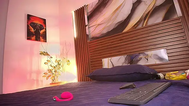 Snapshot of Evelin_thompsson chatting on October 2, 2025, 3:13 am Evelin thompsson online show from October 2, 2025, 3:13 am