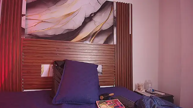 Snapshot of Evelin_thompsson chatting on October 7, 2025, 7:22 pm Evelin thompsson online show from October 7, 2025, 7:22 pm