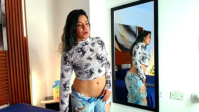 Snapshot of Evelin_thompsson chatting on November 25, 2025, 3:17 am Evelin thompsson online show from November 25, 2025, 3:17 am