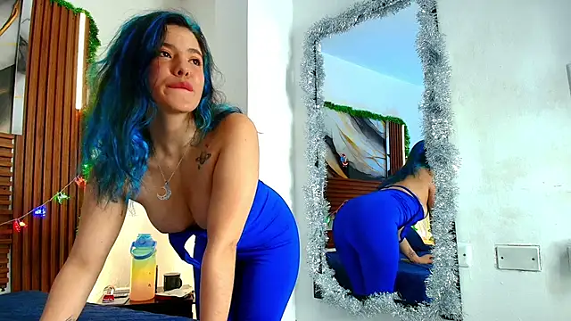 Snapshot of Evelin_thompsson chatting on December 2, 2025, 3:23 am Evelin thompsson online show from December 2, 2025, 3:23 am