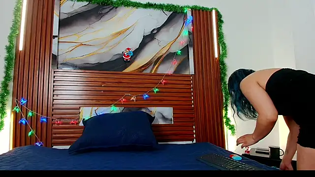 Snapshot of Evelin_thompsson chatting on December 14, 2025, 3:12 am Evelin thompsson online show from December 14, 2025, 3:12 am