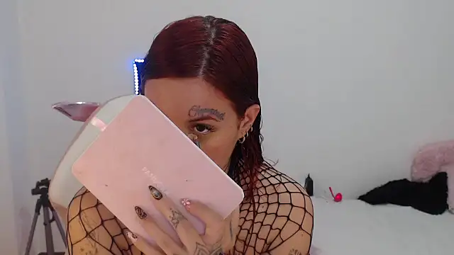 Maddy Vicius19 online show from October 5, 2025, 9:24 pm