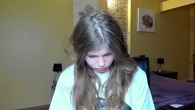 Lilly Jess online show from November 20, 2025, 6:18 pm