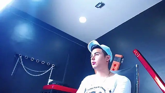 Snapshot of Matthewlodge chatting on September 17, 2025, 1:24 pm Matthewlodge online show from September 17, 2025, 1:24 pm