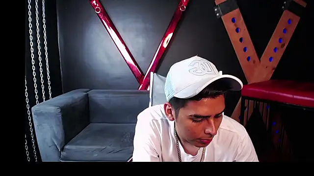 Snapshot of Matthewlodge chatting on October 16, 2025, 2:40 pm Matthewlodge online show from October 16, 2025, 2:40 pm