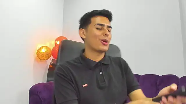 Snapshot of Matthewlodge chatting on November 10, 2025, 1:32 pm Matthewlodge online show from November 10, 2025, 1:32 pm