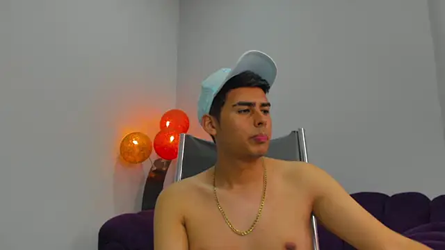 Snapshot of Matthewlodge chatting on November 25, 2025, 2:28 pm Matthewlodge online show from November 25, 2025, 2:28 pm