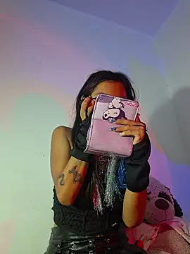 carolinerue online show from November 10, 2025, 11:09 am