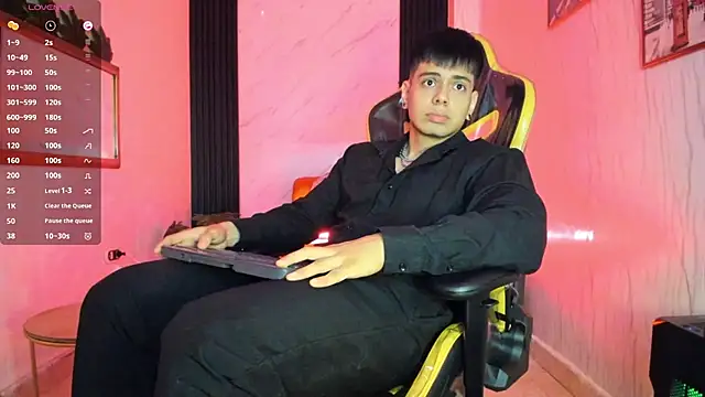 Snapshot of xKevyn chatting on October 17, 2025, 12:30 pm xKevyn online show from October 17, 2025, 12:30 pm