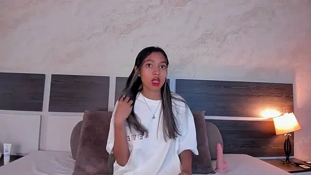 Snapshot of Susanna_Cute chatting on October 7, 2025, 12:13 pm Susanna Cute online show from October 7, 2025, 12:13 pm