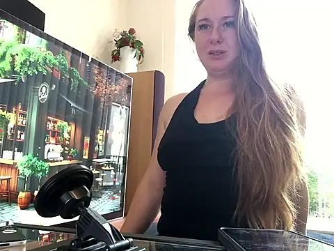 Snapshot of MazySunny chatting on October 9, 2025, 7:06 am MazySunny online show from October 9, 2025, 7:06 am