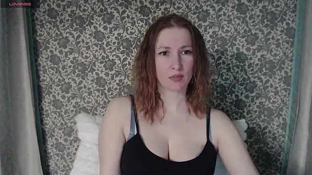 Snapshot of LesanaMagic chatting on February 19, 2025, 8:31 pm LesanaMagic online show from February 19, 2025, 8:31 pm